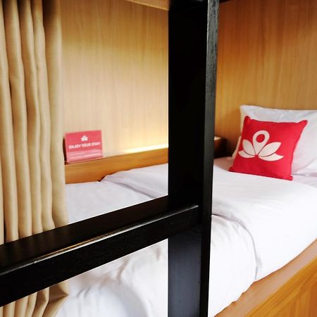 Zen Hostel Alun-Alun Sarinah Malang Extérieur photo