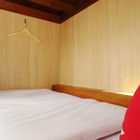 Zen Hostel Alun-Alun Sarinah Malang Extérieur photo