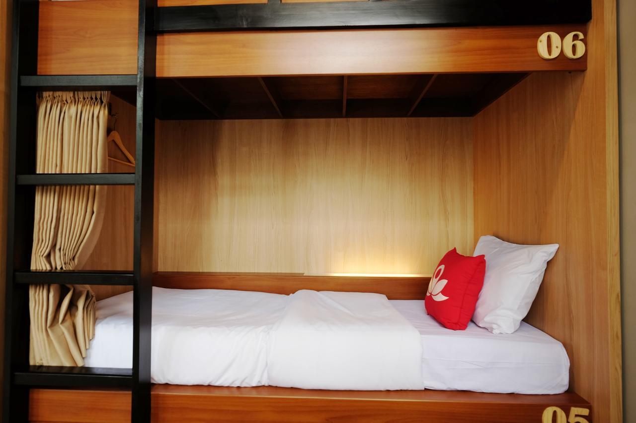 Zen Hostel Alun-Alun Sarinah Malang Extérieur photo
