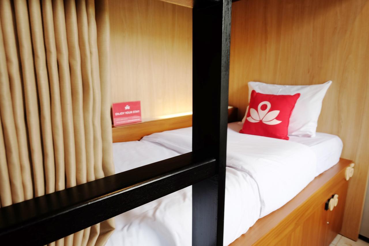 Zen Hostel Alun-Alun Sarinah Malang Extérieur photo