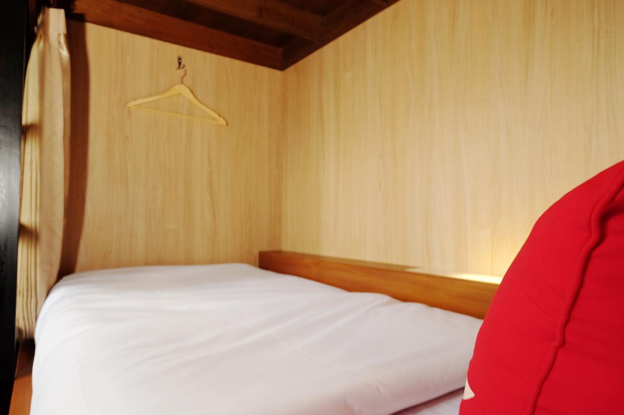 Zen Hostel Alun-Alun Sarinah Malang Extérieur photo